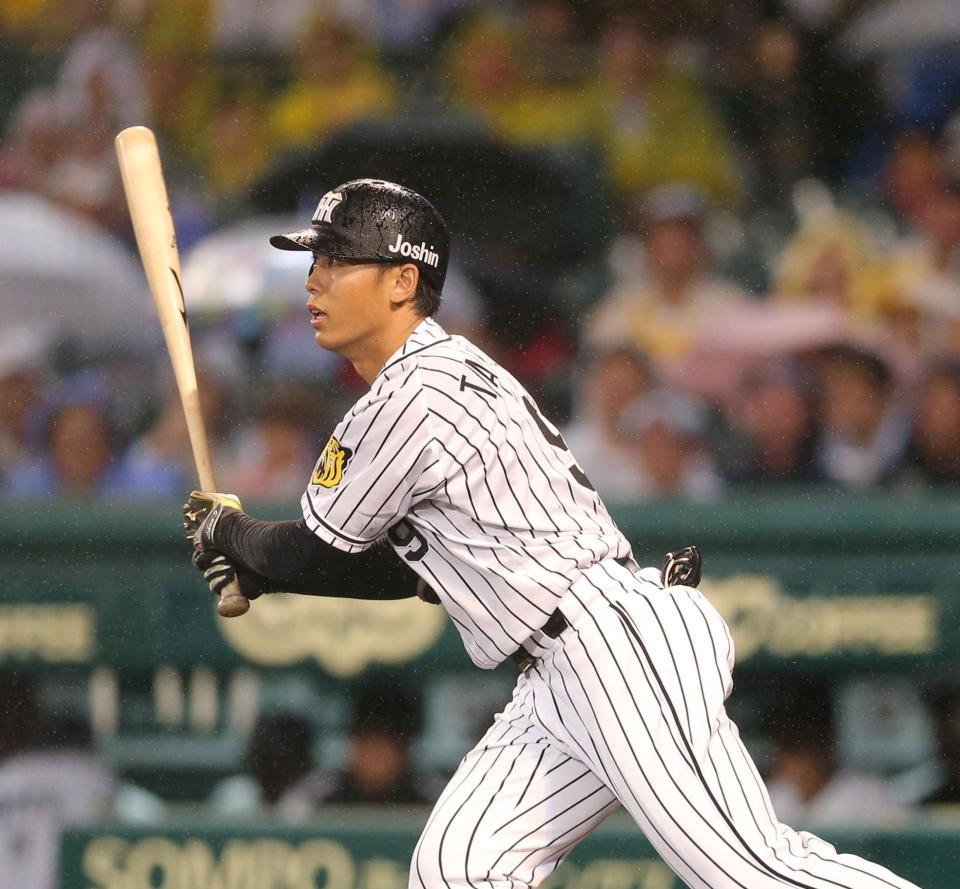 ４回、犠飛を放つ高山