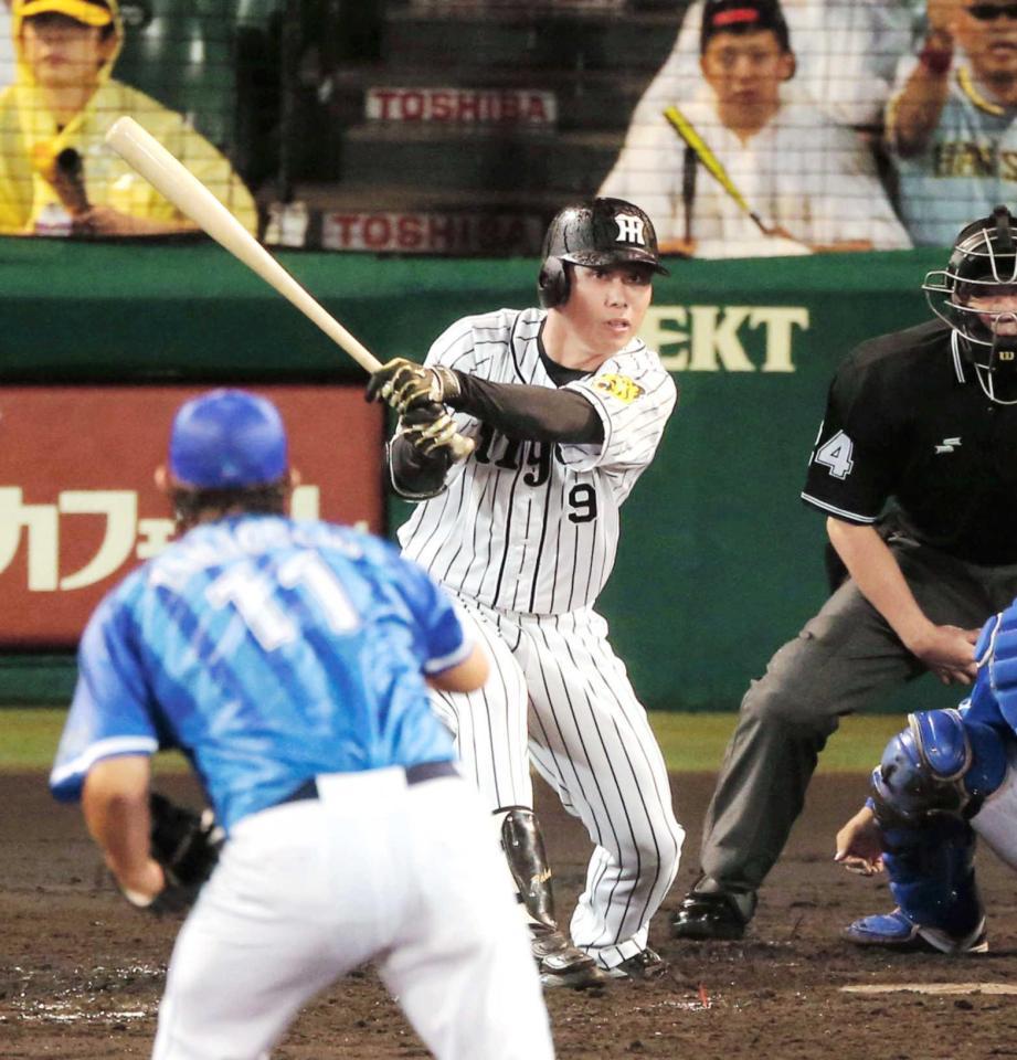 　４回、犠飛を放つ高山（撮影・高部洋祐）