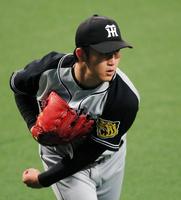 キャッチボールで調整する阪神・岩貞＝ナゴヤドーム（撮影・高部洋祐）