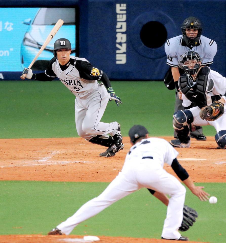 　５回、勝ち越しとなる内野安打を放つ伊藤隼（投手・小熊）