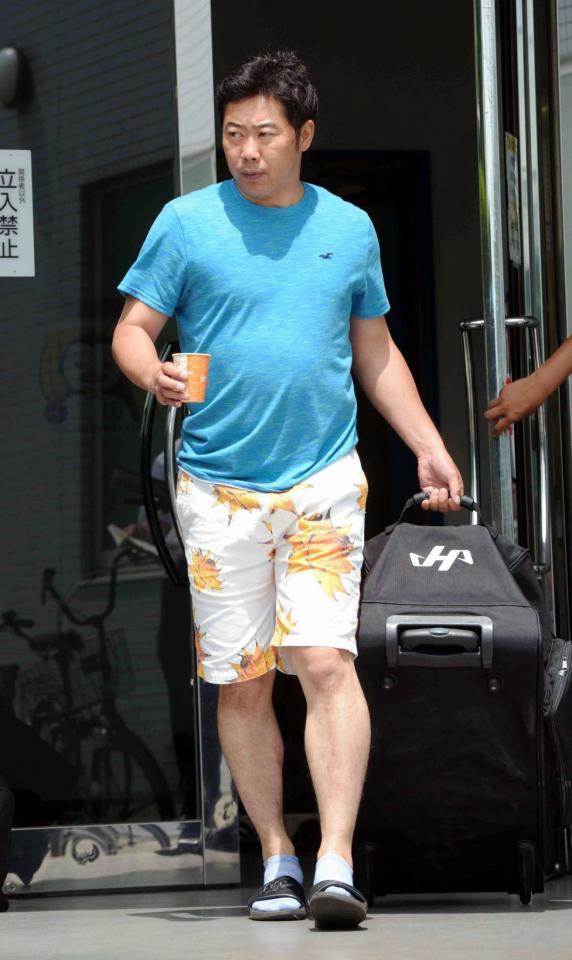 名古屋遠征に出発する高宮＝鳴尾浜