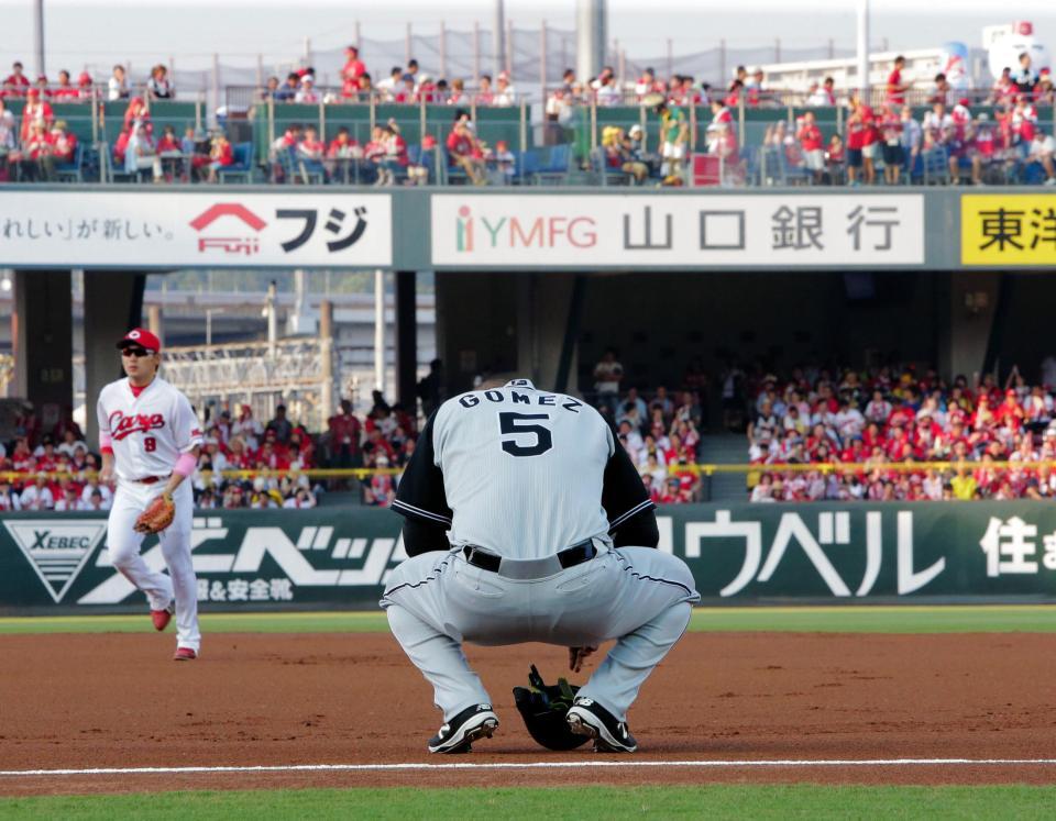 １回、ゴメスは内野ゴロに倒れがっくり（撮影・吉澤敬太）