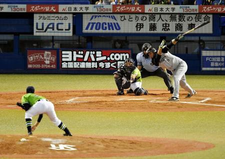 　９回、ゴメスが空振り三振に倒れ試合終了となる（撮影・出月俊成）