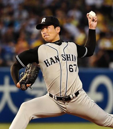 粘りの投球を見せる岩崎＝神宮球場（撮影・園田高夫）