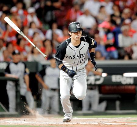 ５回、適時二塁打を放つ江越（撮影・吉澤敬太）