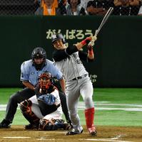 　５回、左越えに２ランを放つ阪神・中谷