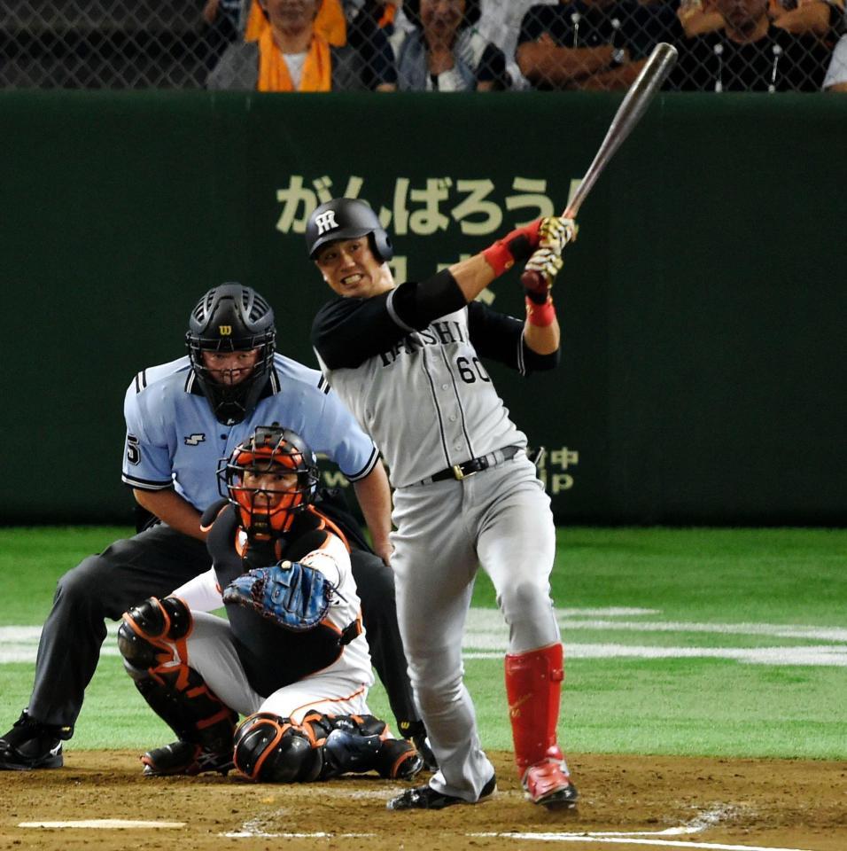 　５回、左越えに２ランを放つ阪神・中谷