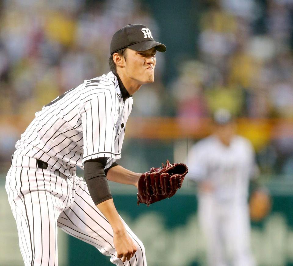 １回、阿部に四球を与え悔しがる藤浪