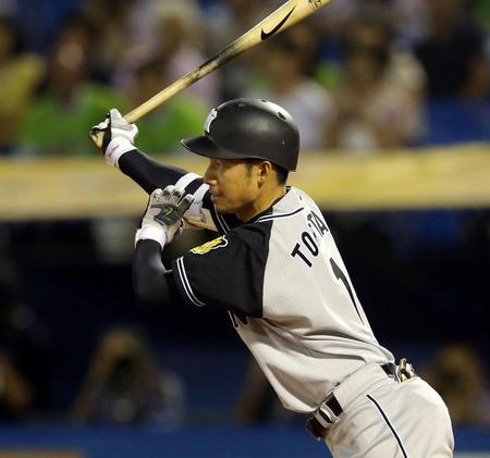 ３回阪神、１死一、三塁、先制適時打を放つ阪神・鳥谷敬＝神宮（撮影・飯室逸平）