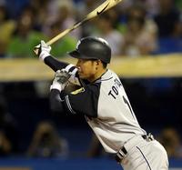 ３回阪神、１死一、三塁、先制適時打を放つ阪神・鳥谷敬＝神宮（撮影・飯室逸平）