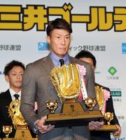三井ゴールデン・グラブ賞を受賞した糸井嘉男＝東京・内幸町（撮影・佐々木彰尚）