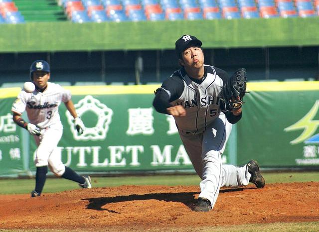 掛布２軍監督　青柳に内角「どんどん」エグれ　目標の２桁星へまだまだ甘いっ！