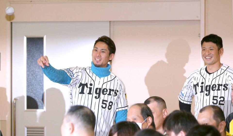 　絶妙な制球を披露する荒木。右は小豆畑