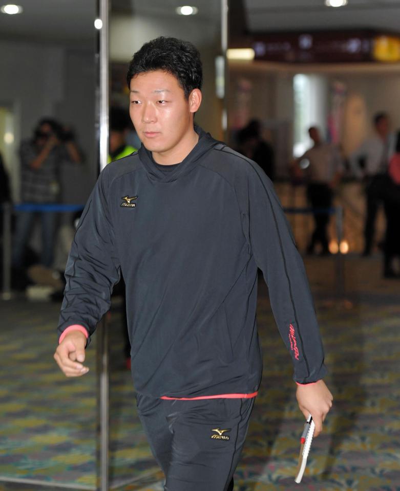 全体ミーティングに参加する阪神・大山悠輔＝残波（撮影・北村雅宏）