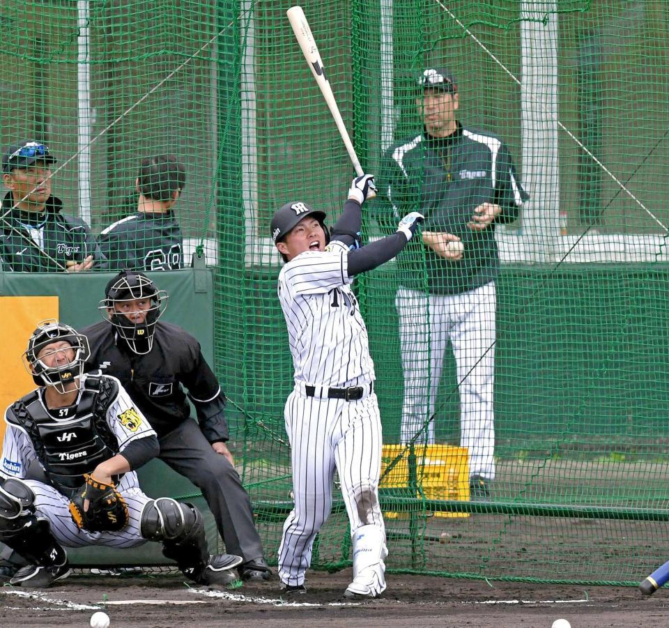 　フリー打撃で岩貞から柵越えを放つ北條（撮影・飯室逸平）