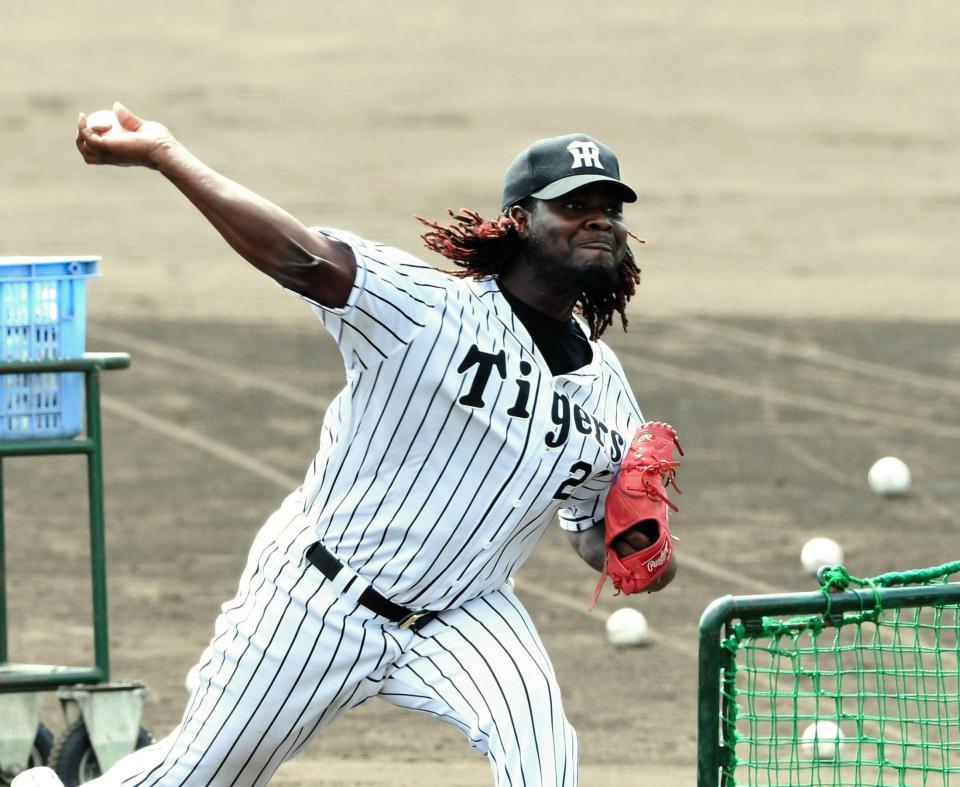 フリー打撃に登板したメンデス＝宜野座（撮影・園田高夫）