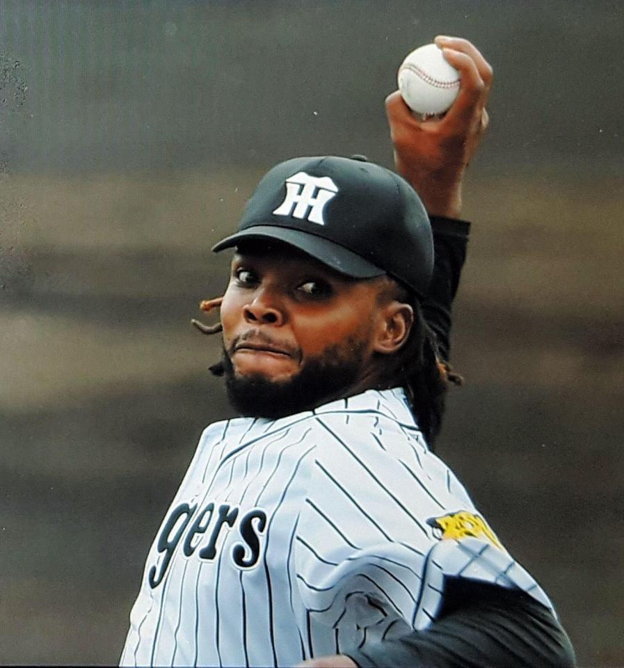 紅白戦で力投するドリス