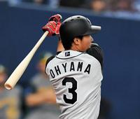 ２回、先制となる適時二塁打を放つ阪神・大山悠輔＝京セラドーム大阪（撮影・北村雅宏）