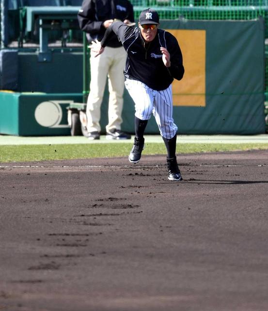糸井、甲子園で「キング走」披露　故障後初、スパイク履いての“全力走”
