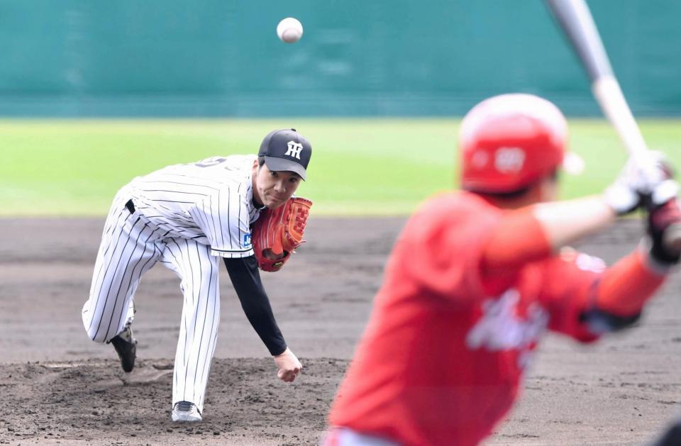 広島打線相手に力投する阪神・小野泰己＝甲子園（撮影・高部洋祐）