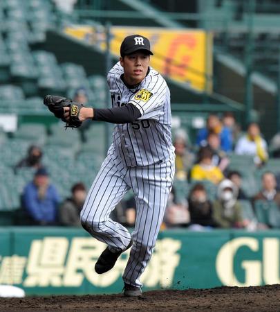 ４回、ロッテ・鈴木の放った一ゴロのベースカバーに走ろうとする青柳＝甲子園