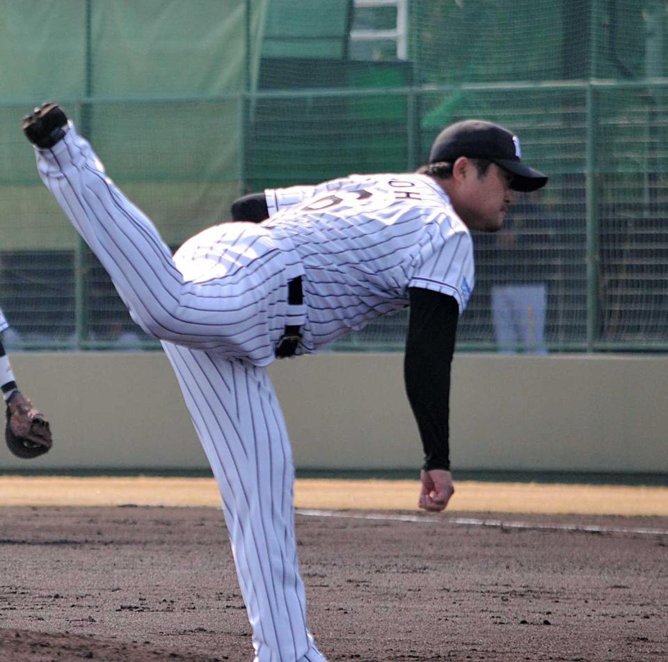 　今年初の実戦登板を果たした安藤