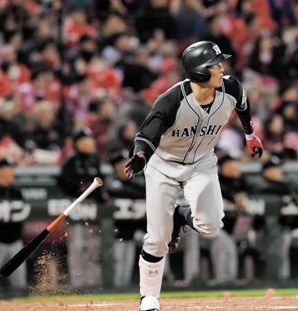 ３回阪神、糸井嘉男は２点適時打を放つ＝マツダスタジアム（撮影・吉澤敬太）