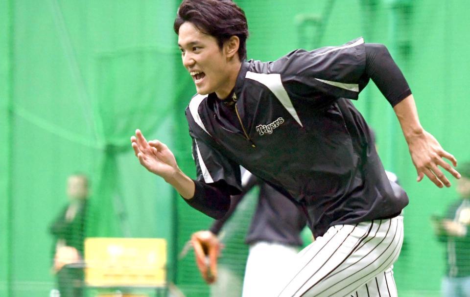 　ハツラツとした表情でダッシュする藤浪