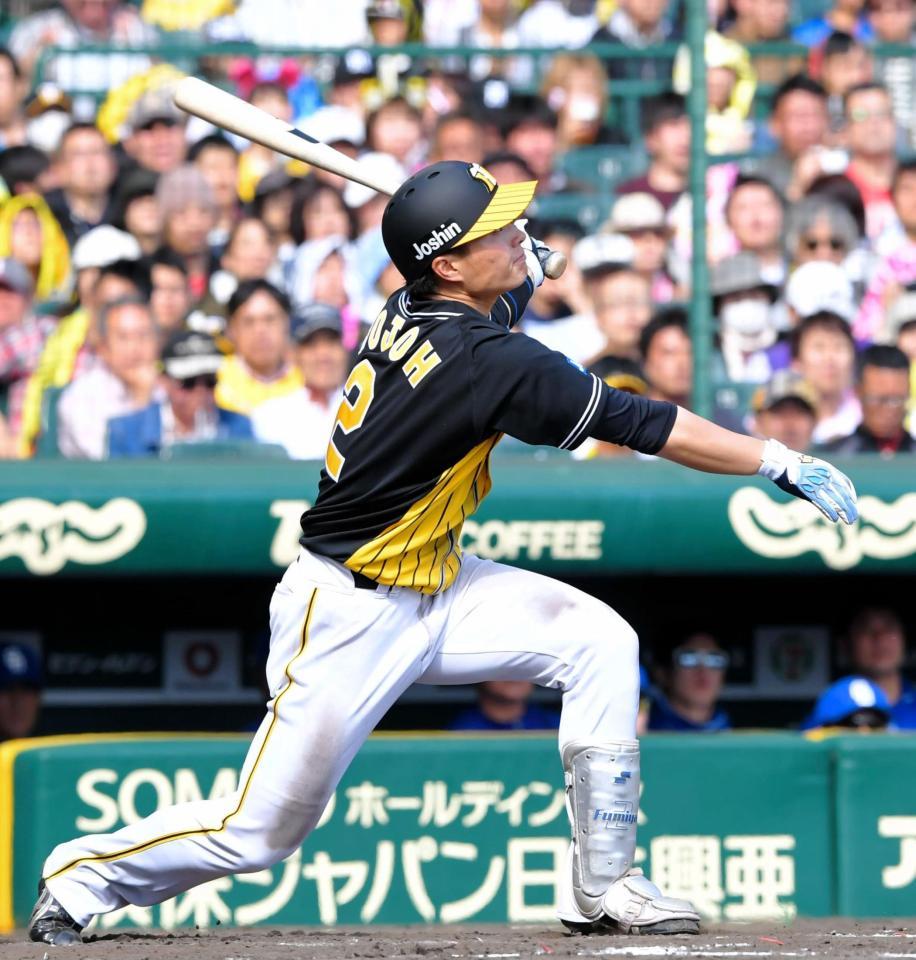 ３回阪神１死満塁、左前に同点の適時打を放つ阪神・北條史也＝甲子園（撮影・高部洋祐）