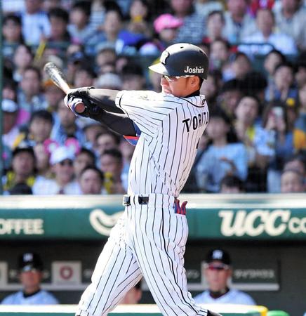 ２回、左前打を放つ阪神・鳥谷敬＝甲子園（撮影・北村雅宏）
