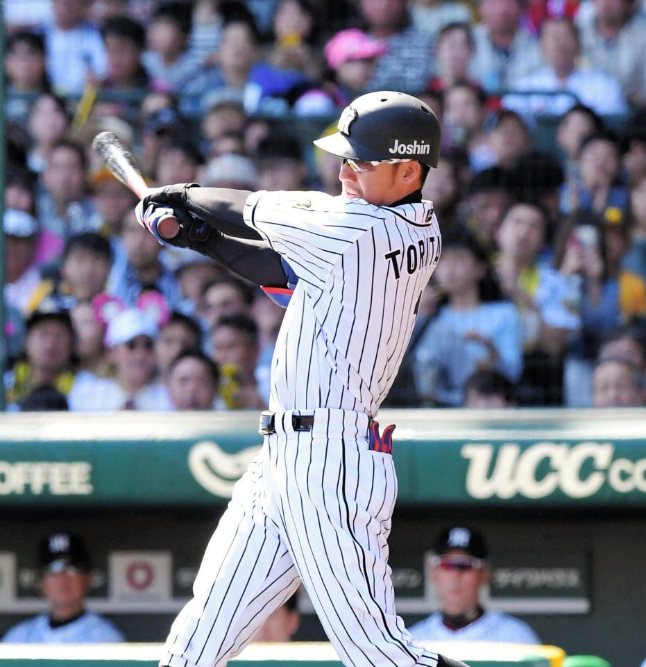２回、左前打を放つ阪神・鳥谷敬＝甲子園（撮影・北村雅宏）