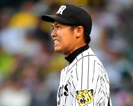 ４回、広島・鈴木誠也に適時打を浴び、歯をかみ締める阪神・福永＝甲子園（撮影・北村雅宏）