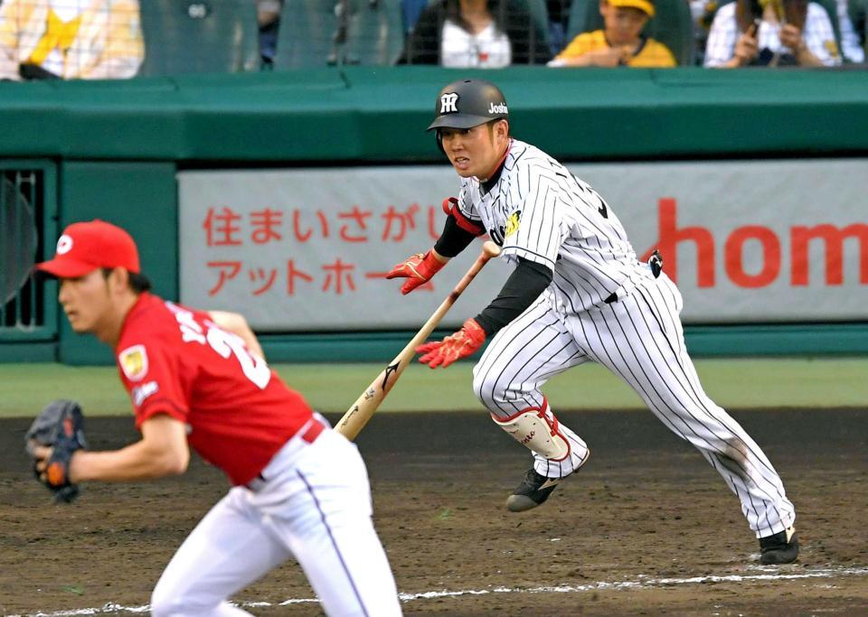 　７回、同点タイムリーを放つ糸原