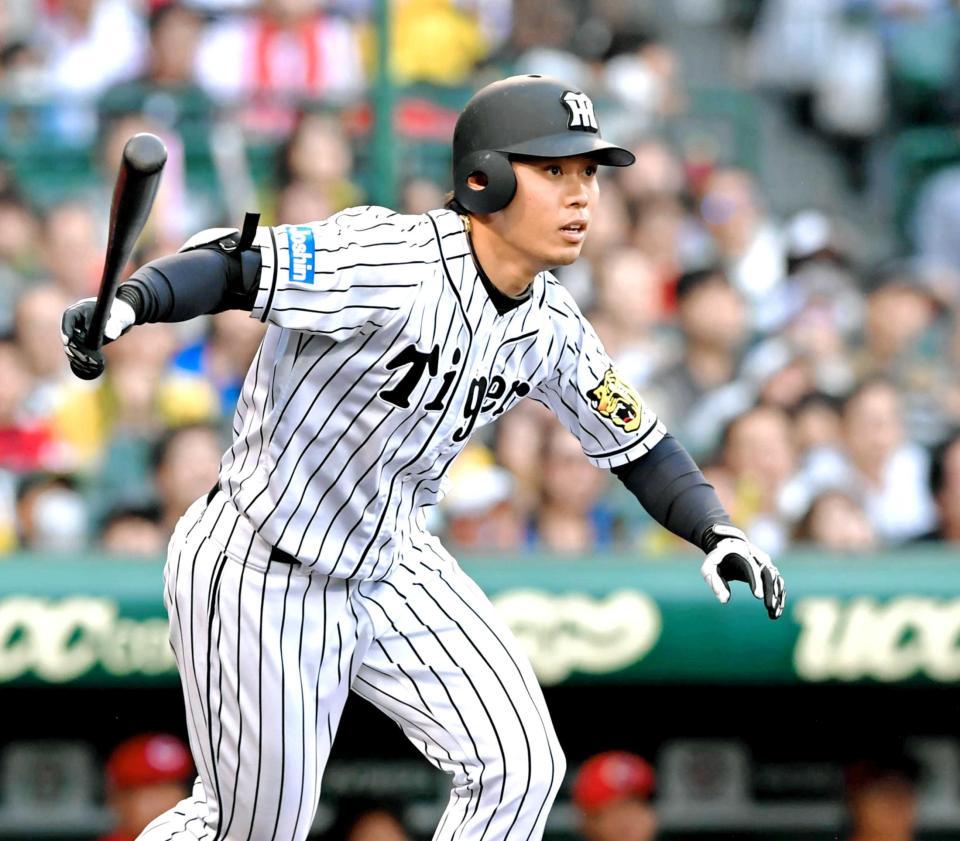 　６回、走者一掃となるタイムリー三塁打を放つ高山（撮影・高部洋祐）