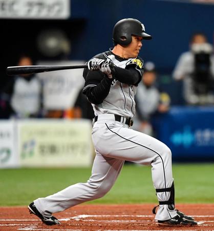 １回、二塁打を放つ阪神・高山俊＝京セラドーム（撮影・高部洋祐）