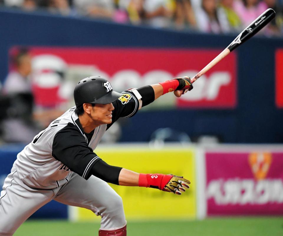 ５回、中前に勝ち越しの適時打を放つ阪神・中谷将大＝京セラドーム（撮影・高部洋祐）