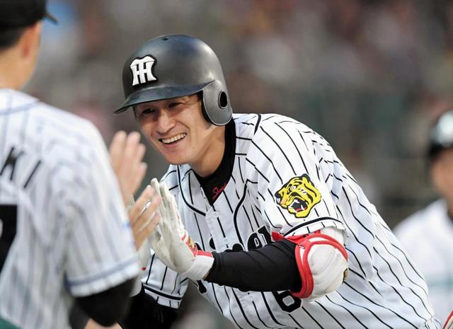 阪神 俊介の甲子園初アーチで勝ち越しに成功 プロ8年目通算4本目