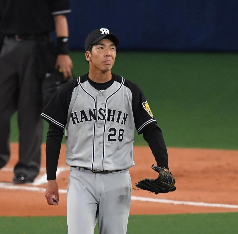 ６回、先制点を許し悔しそうに顔をしかめる小野