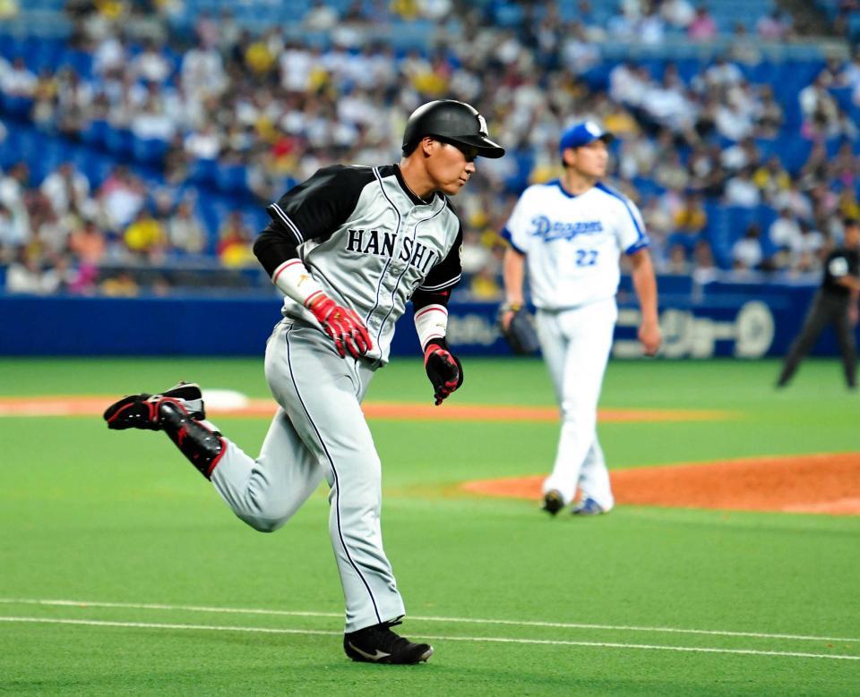 　４回、右飛に倒れる大山。投手・大野（撮影・北村雅宏）