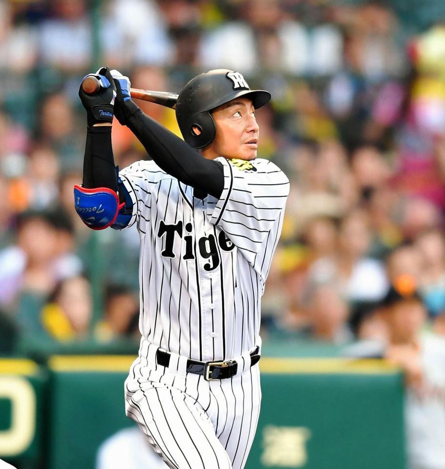 １回、左前打を放つ鳥谷