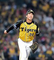 ６回、広島・鈴木誠也に右前適時打を浴びる阪神・小野泰己＝甲子園（撮影・北村雅宏）