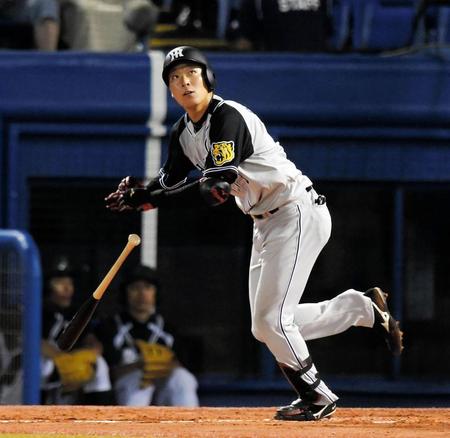 ９回、大山が左越えに３ランを放つ