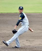 　２３日ぶりの実戦マウンドで力投する藤浪