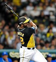 ８回、ソロを放つロジャース