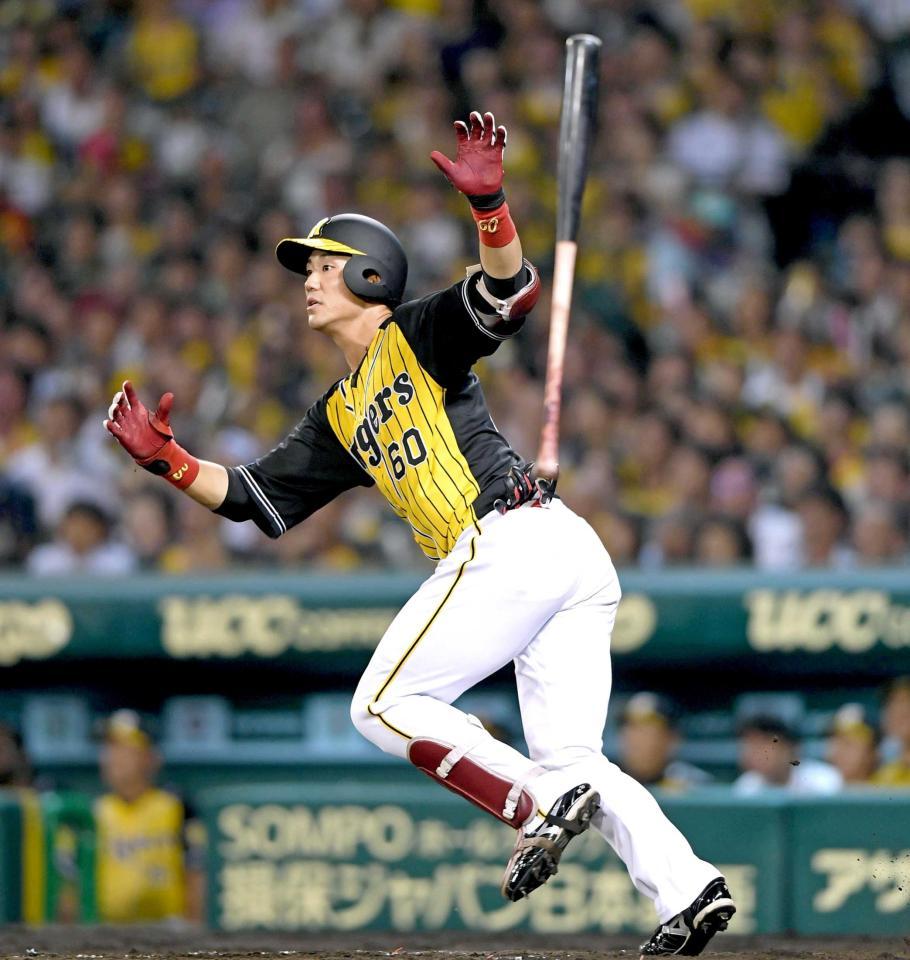 ４回、逆転３ランを放つ中谷　