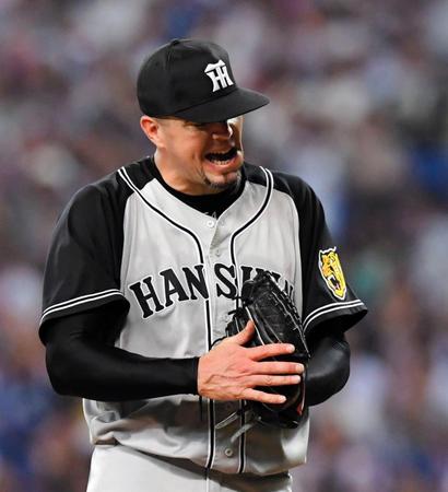 　７回、適時打を打たれ悔しがる阪神・メッセンジャー