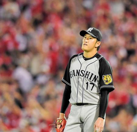 ４回広島、広島・会沢に適時打を打たれ肩を落とす阪神・岩貞＝マツダスタジアム（撮影・高部洋祐）