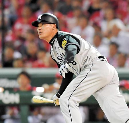 ５回、左前適時打を放つ福留（撮影・高部洋祐）