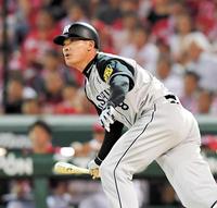 ５回、左前適時打を放つ福留（撮影・高部洋祐）