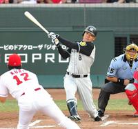 １回、二塁打を放つ福留